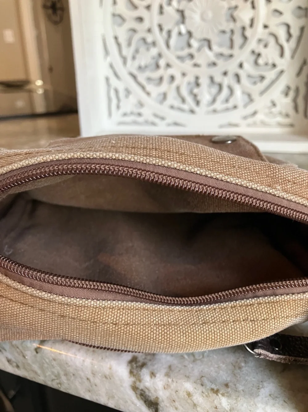 XIX Nineteen unisex compact